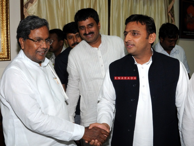 Both karnataka CM and UP CM in a lighter moment. Lone SP MLA from Karnataka , CP Yogeshwar looks on.