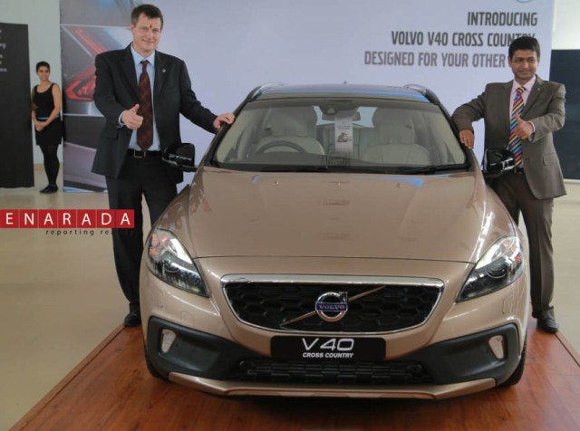 L-Tomas-Ernberg-Managing-Director-Volvo-Auto-India-R-Sudeep-Narayan-Marketing-PR-Director-at-the-launch-of-V40-Cross-Country-in-Bangalore,today