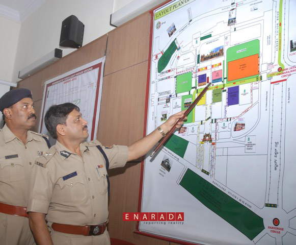 Dr.Salem, Mysore City police commissioner explaining the security measures taken for the Dasara festivals 