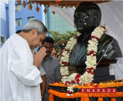 On the occassion of 81st birth anniversary of Shri Pradyumna Bal, a revolutionary social activist and an eminent writer, Naveen Patnaik, CM of Odisha showing respect to the statue of Pradyumna Bal in KIMS campus.   
