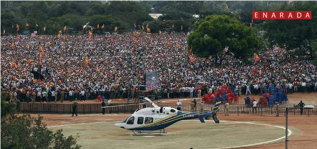 Narendra Modi arrives in a    helicopter to address a huge gathering at Palace Grounds